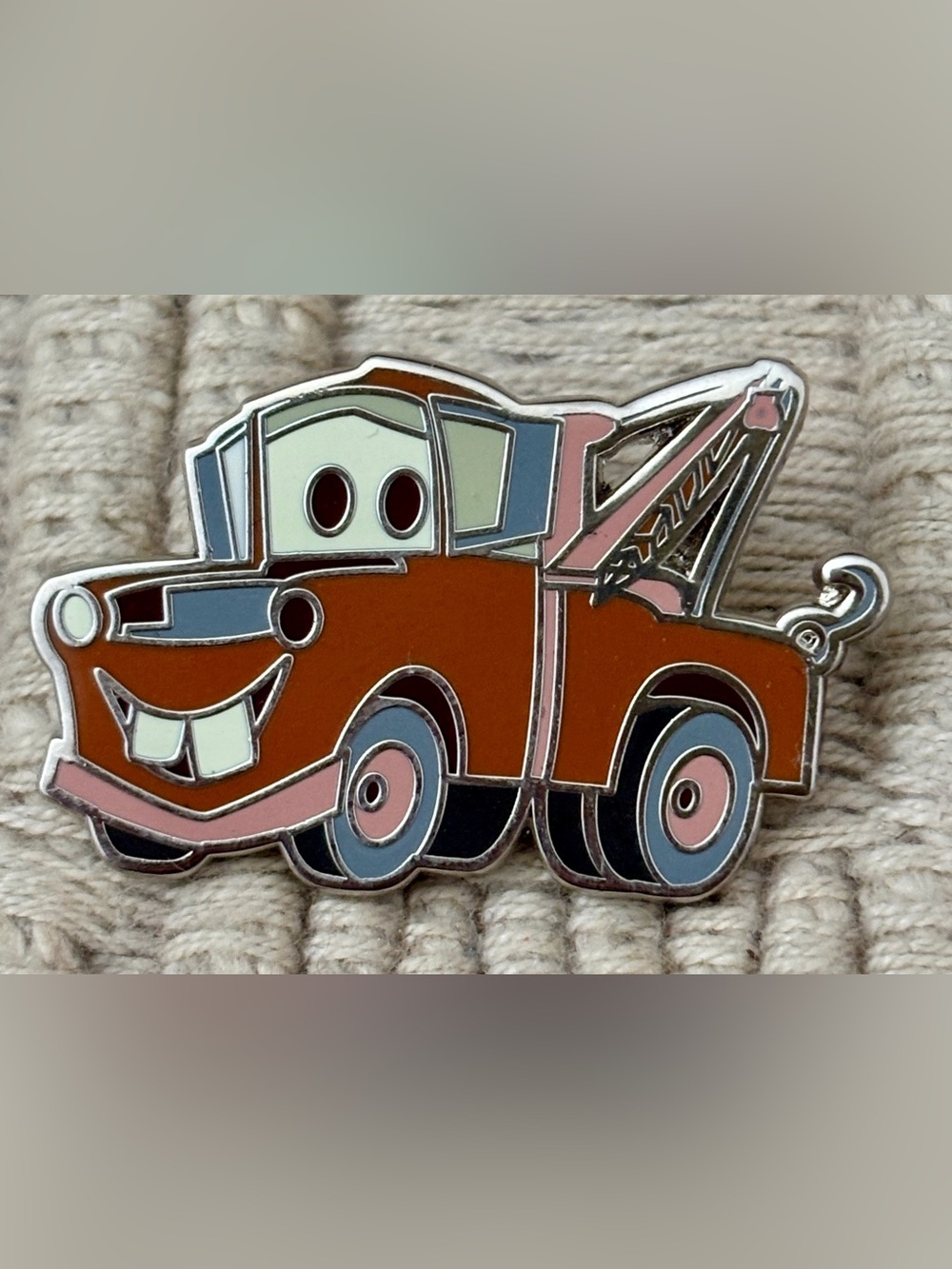 DISNEY 2014 Pixar Cars Tow Mater Mini Pin